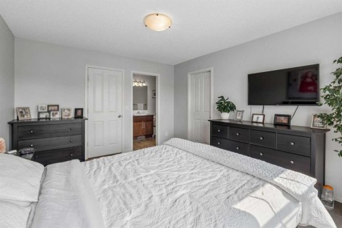 16 Cranberry Green Se, Calgary, AB - Indoor Photo Showing Bedroom