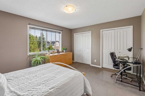 16 Cranberry Green Se, Calgary, AB - Indoor Photo Showing Bedroom