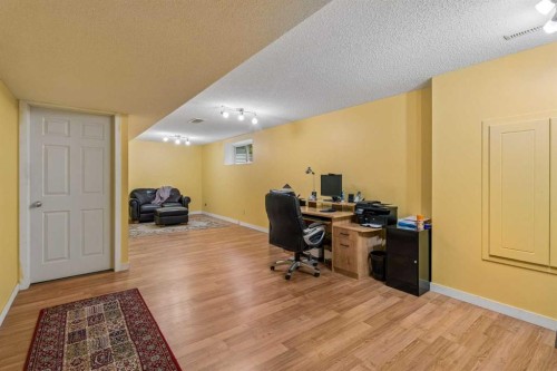 16 Cranberry Green Se, Calgary, AB - Indoor Photo Showing Other Room