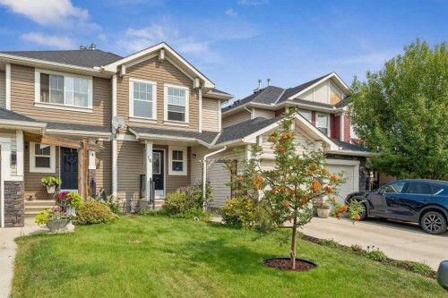 16 Cranberry Green Se, Calgary, AB - Outdoor With Facade