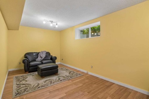 16 Cranberry Green Se, Calgary, AB - Indoor Photo Showing Other Room