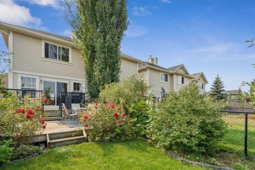 16 Cranberry Green Se, Calgary, AB - Outdoor