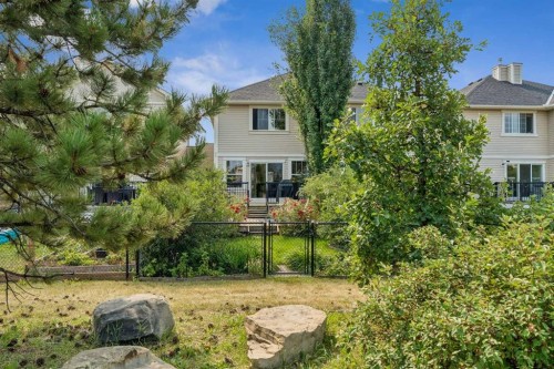 16 Cranberry Green Se, Calgary, AB - Outdoor