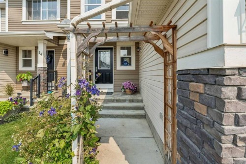 16 Cranberry Green Se, Calgary, AB - Outdoor With Facade