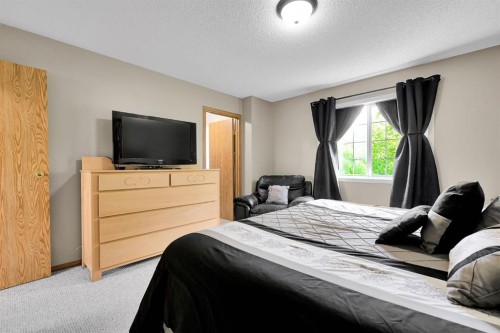 238 Covepark Way Ne, Calgary, AB - Indoor Photo Showing Bedroom