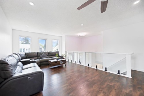 38 Balsam Crescent, Olds, AB - Indoor Photo Showing Living Room