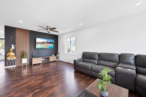 38 Balsam Crescent, Olds, AB - Indoor Photo Showing Living Room