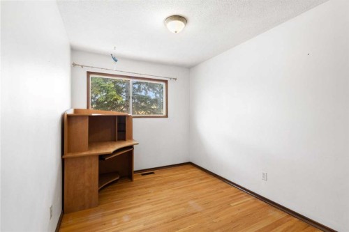 6008 Dalgetty Drive Nw, Calgary, AB - Indoor Photo Showing Other Room