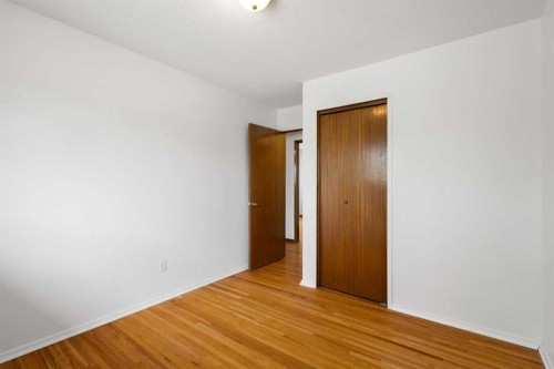 6008 Dalgetty Drive Nw, Calgary, AB - Indoor Photo Showing Other Room