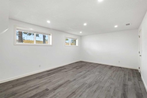 6008 Dalgetty Drive Nw, Calgary, AB - Indoor Photo Showing Other Room