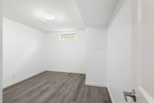 6008 Dalgetty Drive Nw, Calgary, AB - Indoor Photo Showing Other Room