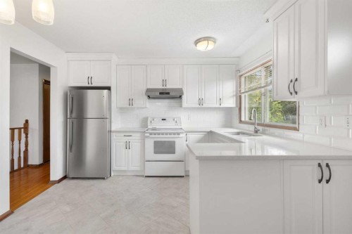 6008 Dalgetty Drive Nw, Calgary, AB - Indoor Photo Showing Kitchen