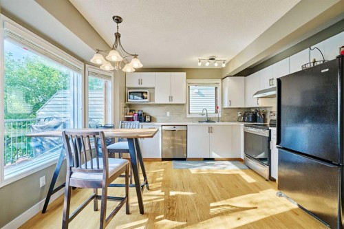 193 Patina Park Sw, Calgary, AB - Indoor Photo Showing Kitchen