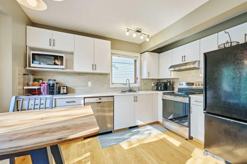 193 Patina Park Sw, Calgary, AB - Indoor Photo Showing Kitchen