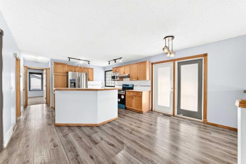 87 Tarington Road Ne, Calgary, AB - Indoor Photo Showing Kitchen