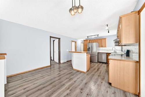 87 Tarington Road Ne, Calgary, AB - Indoor Photo Showing Kitchen