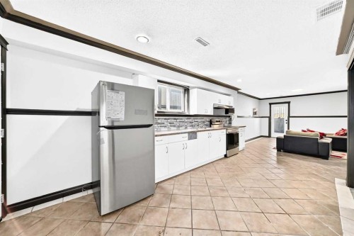 87 Tarington Road Ne, Calgary, AB - Indoor Photo Showing Kitchen
