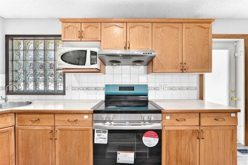 87 Tarington Road Ne, Calgary, AB - Indoor Photo Showing Kitchen