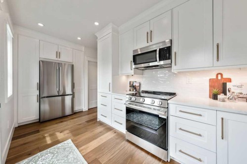 45 25 Avenue Sw, Calgary, AB - Indoor Photo Showing Kitchen With Upgraded Kitchen