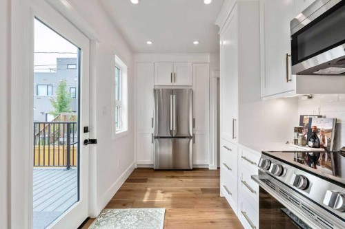45 25 Avenue Sw, Calgary, AB - Indoor Photo Showing Kitchen With Upgraded Kitchen