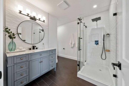 45 25 Avenue Sw, Calgary, AB - Indoor Photo Showing Bathroom