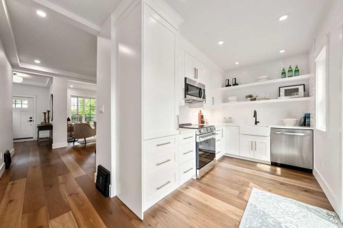 45 25 Avenue Sw, Calgary, AB - Indoor Photo Showing Kitchen With Upgraded Kitchen