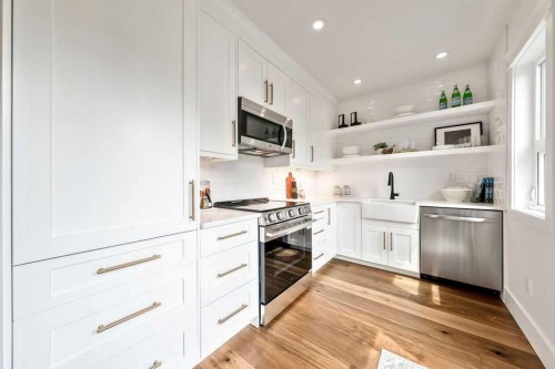 45 25 Avenue Sw, Calgary, AB - Indoor Photo Showing Kitchen With Upgraded Kitchen