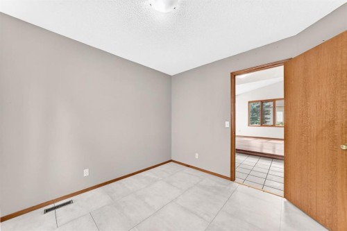 434 Millrise Drive Sw, Calgary, AB - Indoor Photo Showing Other Room