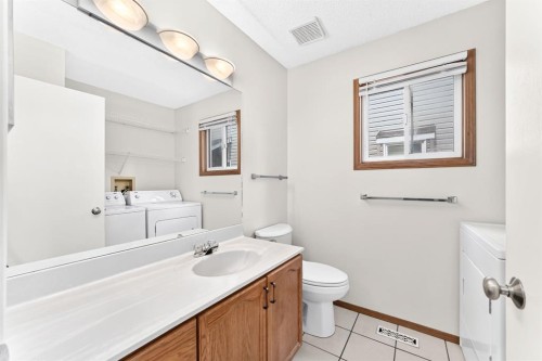 434 Millrise Drive Sw, Calgary, AB - Indoor Photo Showing Bathroom