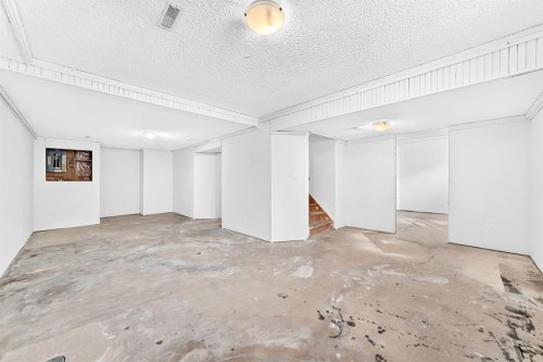 434 Millrise Drive Sw, Calgary, AB - Indoor Photo Showing Other Room