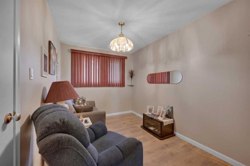 435 88 Avenue Se, Calgary, AB - Indoor Photo Showing Other Room
