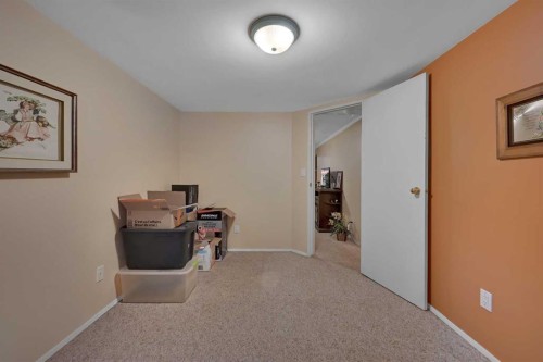435 88 Avenue Se, Calgary, AB - Indoor Photo Showing Other Room