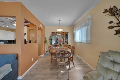 435 88 Avenue Se, Calgary, AB - Indoor Photo Showing Dining Room