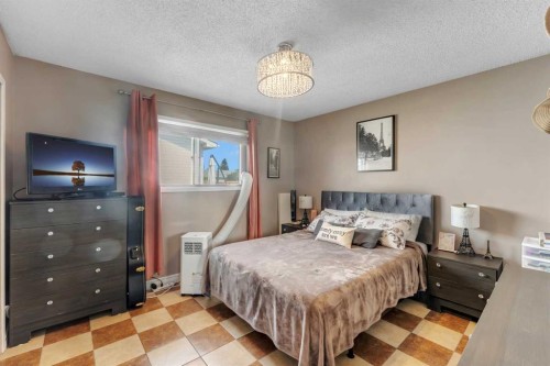 112 Penmeadows Close Se, Calgary, AB - Indoor Photo Showing Bedroom