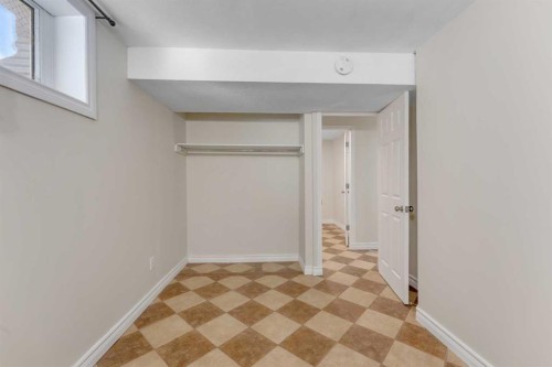 112 Penmeadows Close Se, Calgary, AB - Indoor Photo Showing Other Room