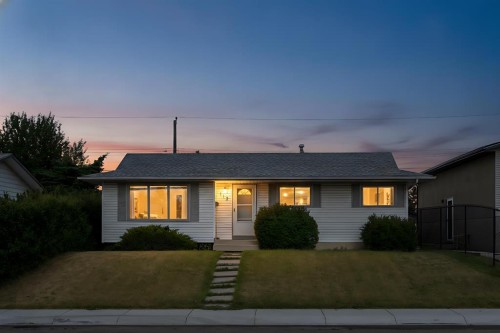 112 Penmeadows Close Se, Calgary, AB - Outdoor