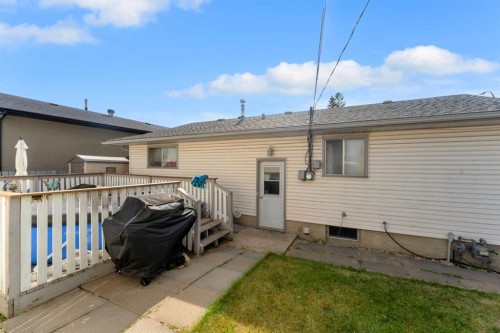 112 Penmeadows Close Se, Calgary, AB - Outdoor With Exterior