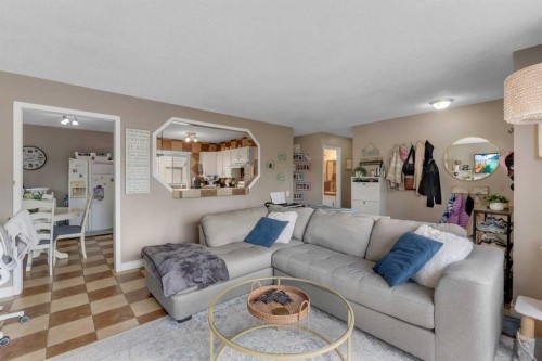 112 Penmeadows Close Se, Calgary, AB - Indoor Photo Showing Living Room