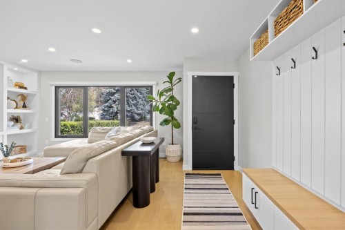 67 Hollyburn Road Sw, Calgary, AB - Indoor
