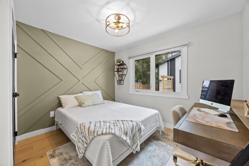 67 Hollyburn Road Sw, Calgary, AB - Indoor Photo Showing Bedroom