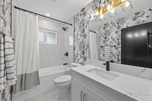 67 Hollyburn Road Sw, Calgary, AB - Indoor Photo Showing Bathroom