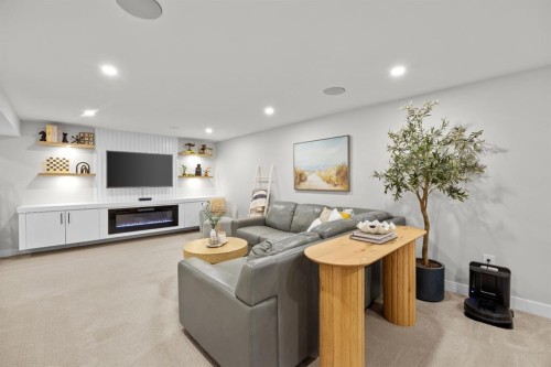 67 Hollyburn Road Sw, Calgary, AB - Indoor Photo Showing Other Room