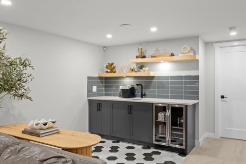 67 Hollyburn Road Sw, Calgary, AB - Indoor