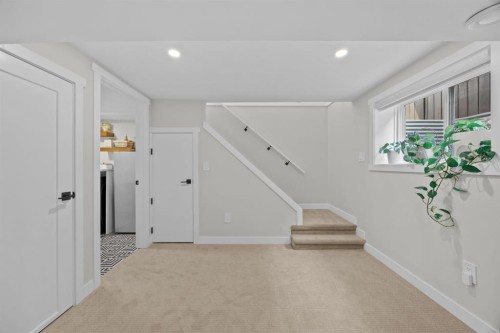 67 Hollyburn Road Sw, Calgary, AB - Indoor Photo Showing Other Room