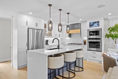 67 Hollyburn Road Sw, Calgary, AB - Indoor Photo Showing Kitchen With Upgraded Kitchen