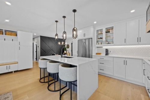 67 Hollyburn Road Sw, Calgary, AB - Indoor Photo Showing Other Room