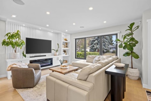 67 Hollyburn Road Sw, Calgary, AB - Indoor Photo Showing Living Room With Fireplace