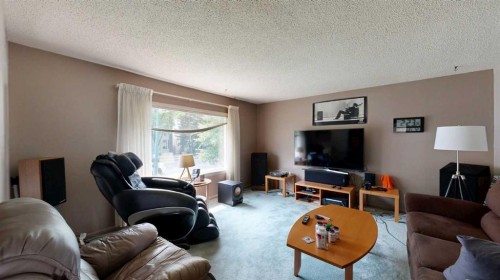 708 55 Avenue Sw, Calgary, AB - Indoor Photo Showing Living Room