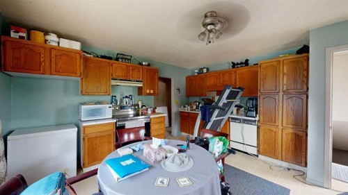 708 55 Avenue Sw, Calgary, AB - Indoor Photo Showing Kitchen