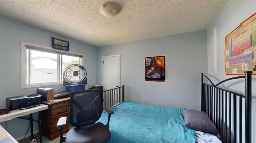 708 55 Avenue Sw, Calgary, AB - Indoor Photo Showing Bedroom